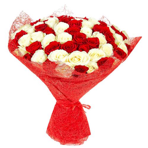 101 белая и красная роза